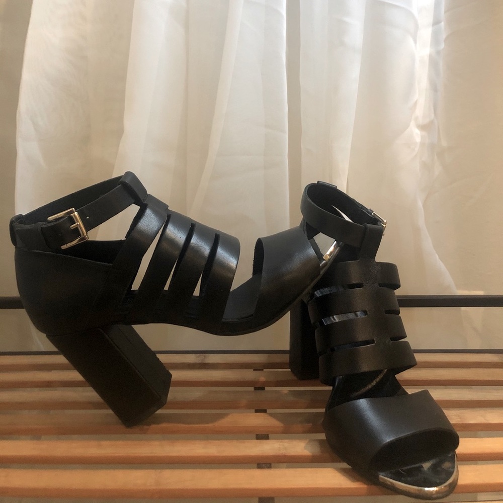 TOPSHOP Black Block Heels - Picture 2 of 2